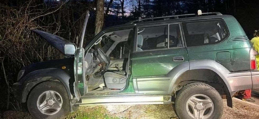Perde il controllo del fuoristrada e va a sbattere: un ragazzino sbalzato fuori dal mezzo